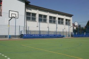 Boisko sportowe i Szkoła Podstawowa w Gołkowicach